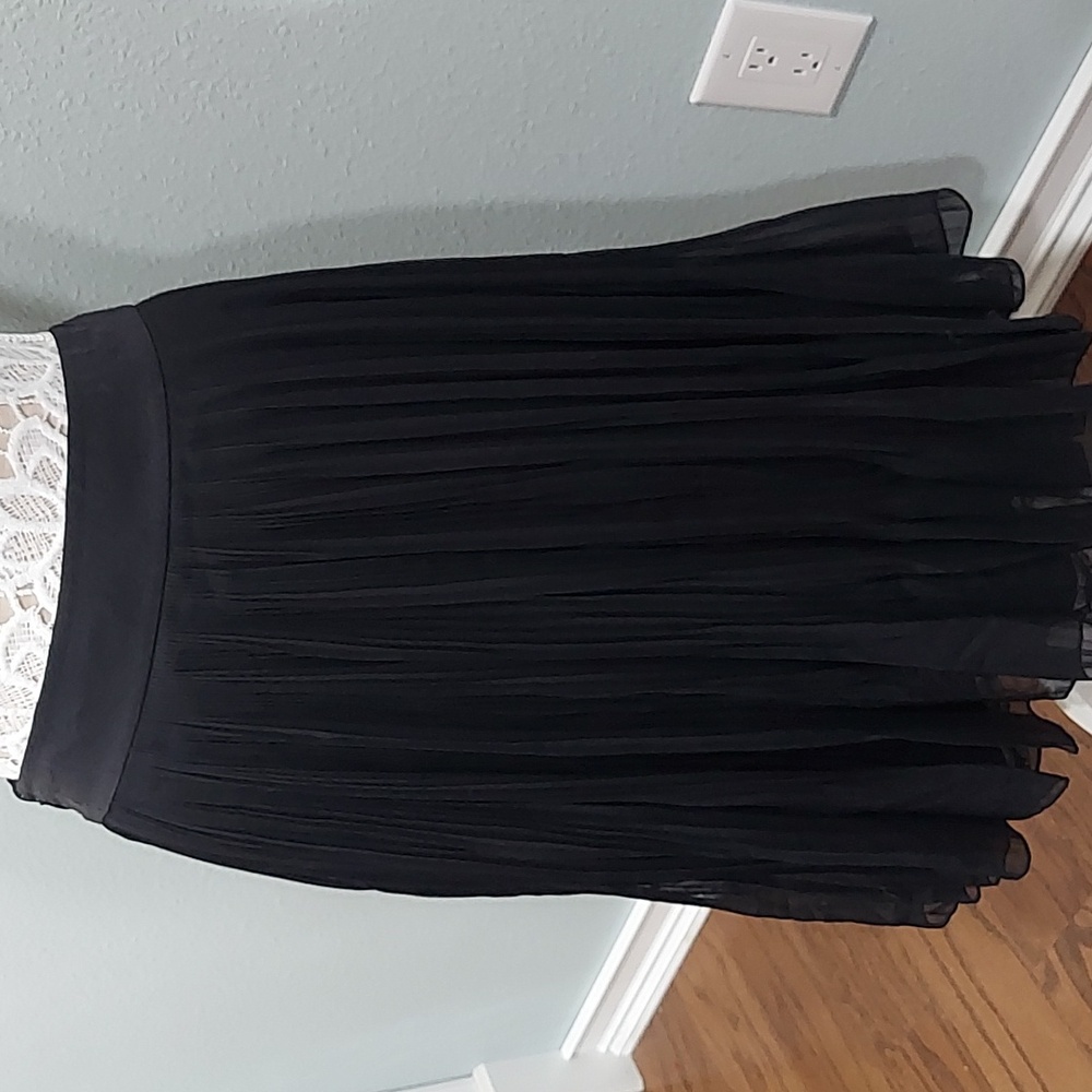 St. John Couture quiet luxury black pleated skirt with beaded trim Silk lining 4